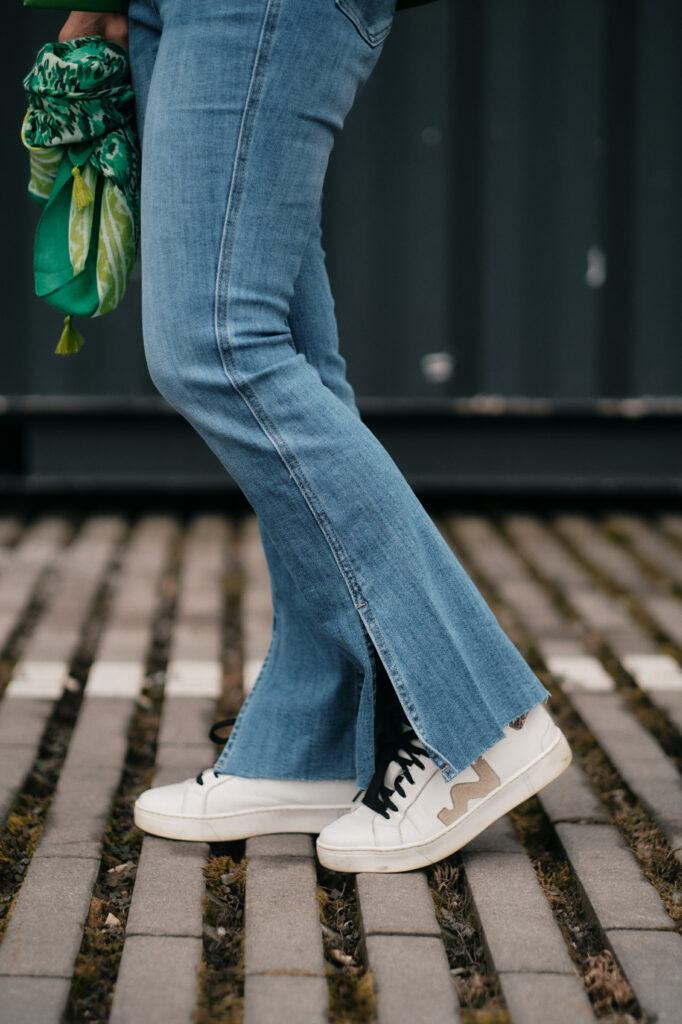 Jeans mit Schlitz 